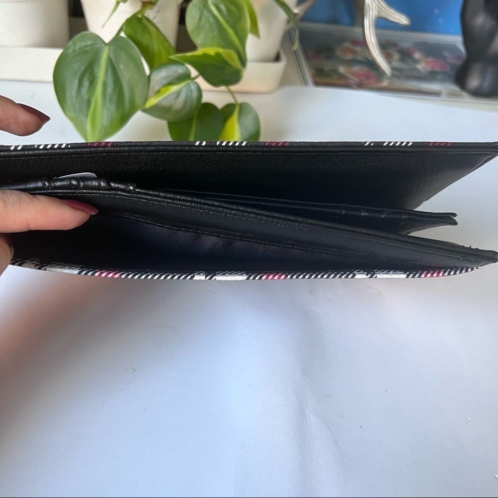 International Concepts Bifold Wallet - Picture 6 of 13